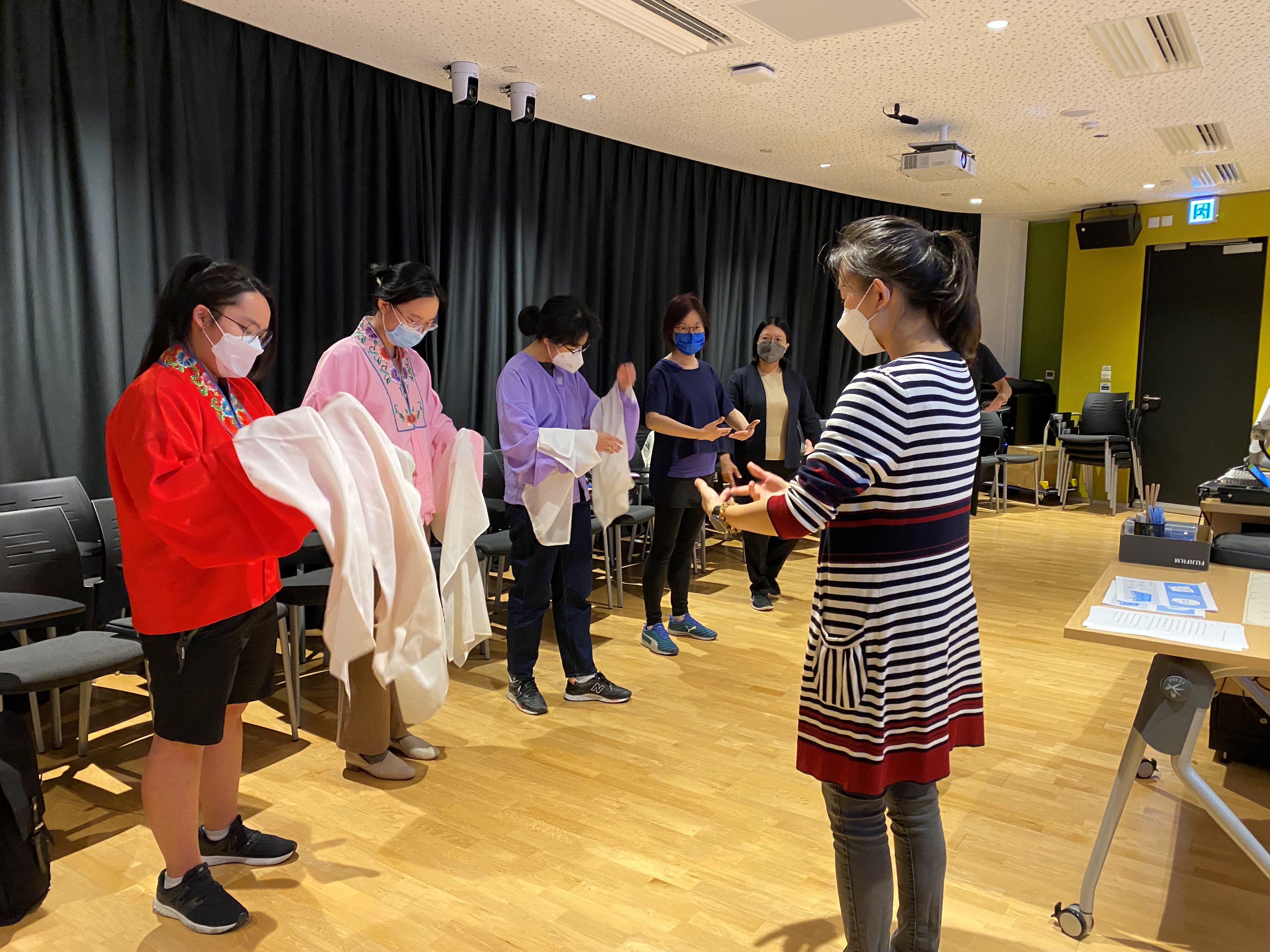 Talk and Demonstration on Cantonese Opera Costumes, Make-up and Props