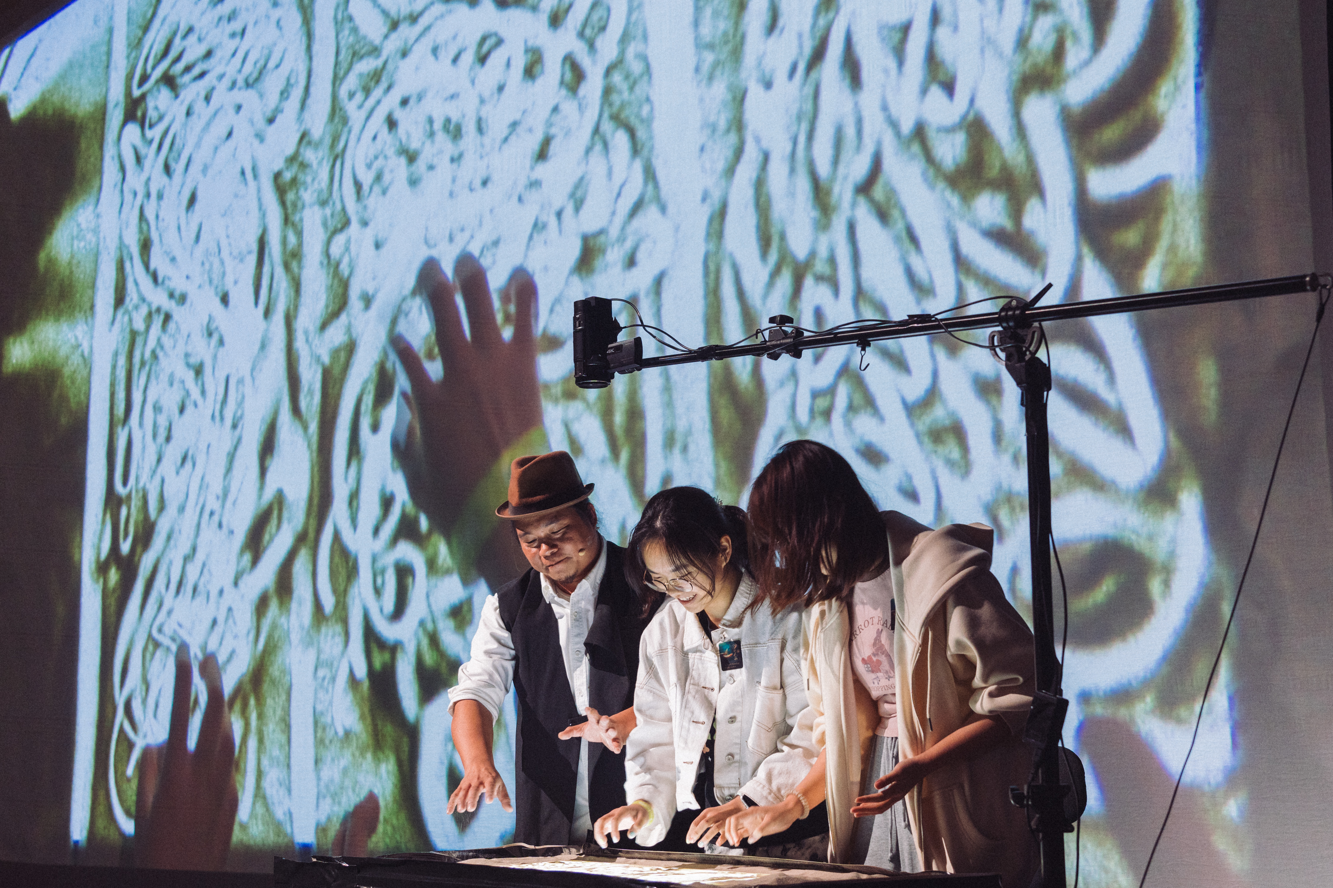 A Sand Painting Performance 沙落/樂人生