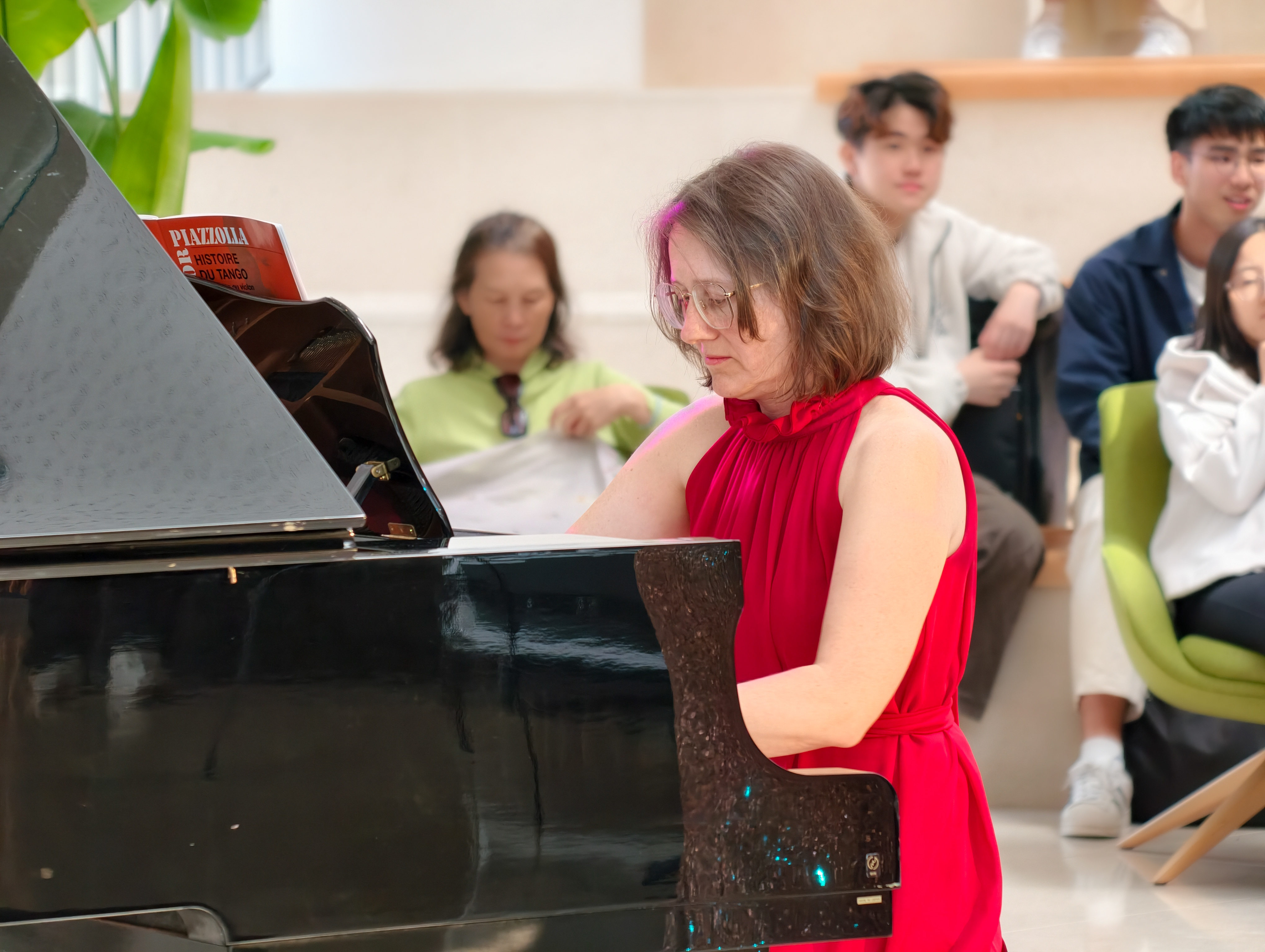 lunchtime_performance